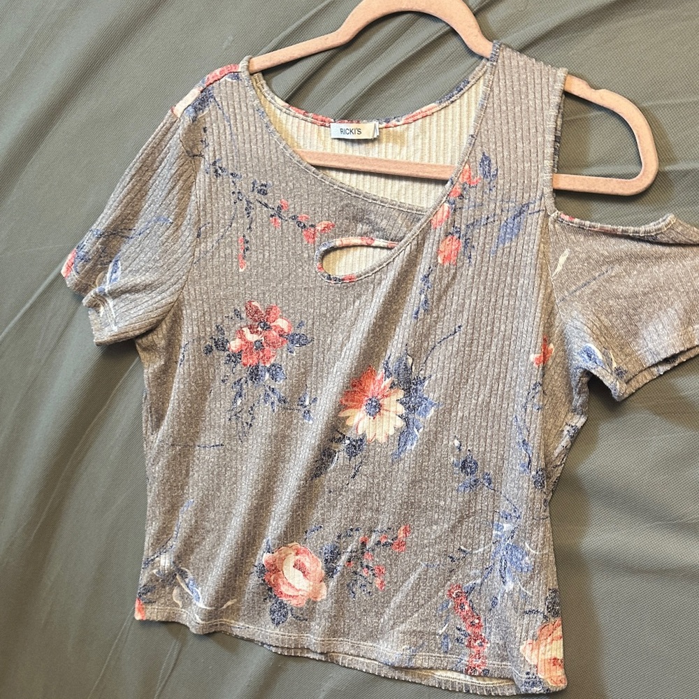 Ricki's Gray and Pink Floral Blouse with Cutout